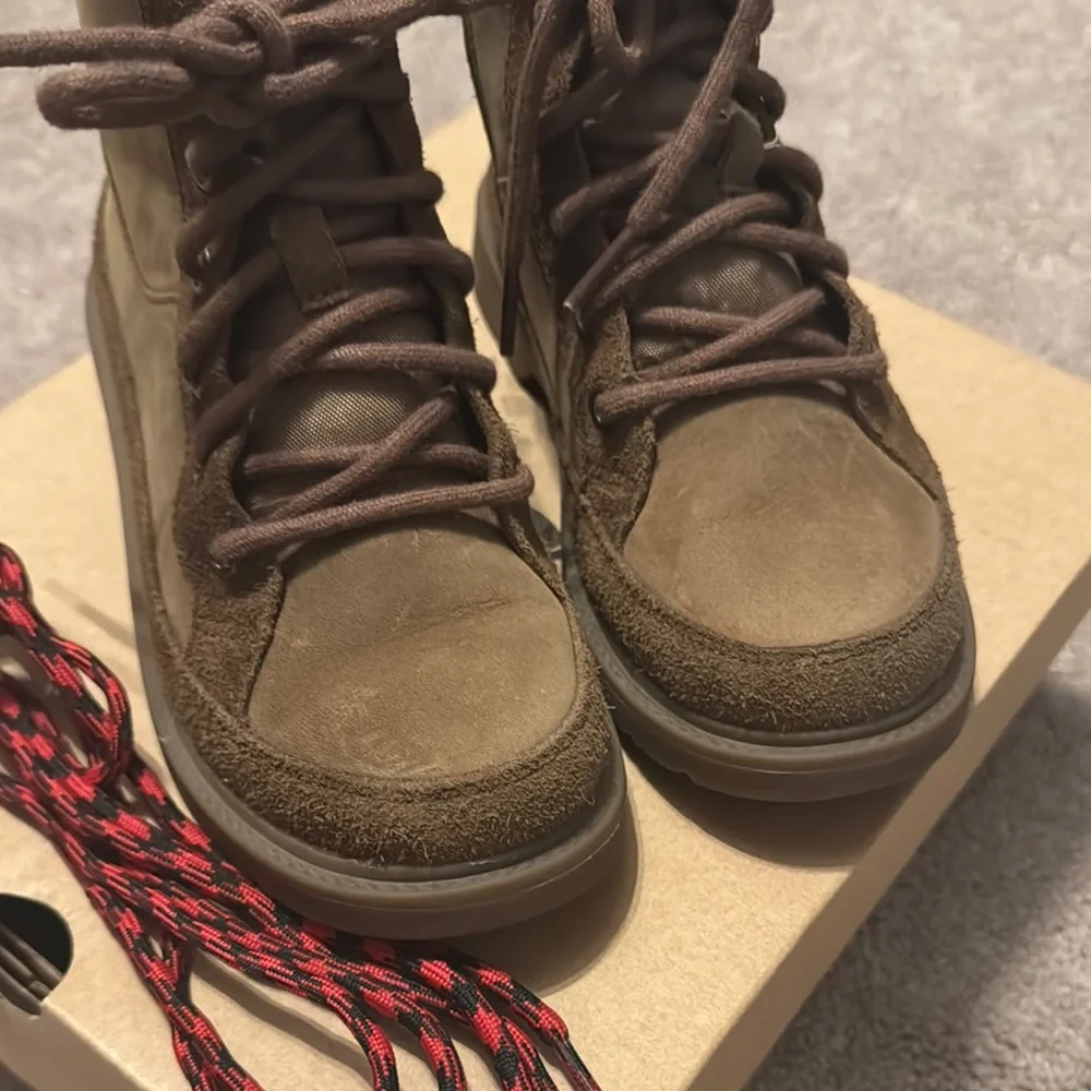 UGG Robley Boots - Picture 4 of 11